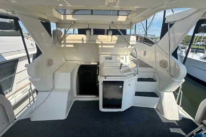 Dunac's Minni Conn III Yacht Photos Pics 1997 Silverton 422 Motor Yacht interior with kitchenette and seating area.