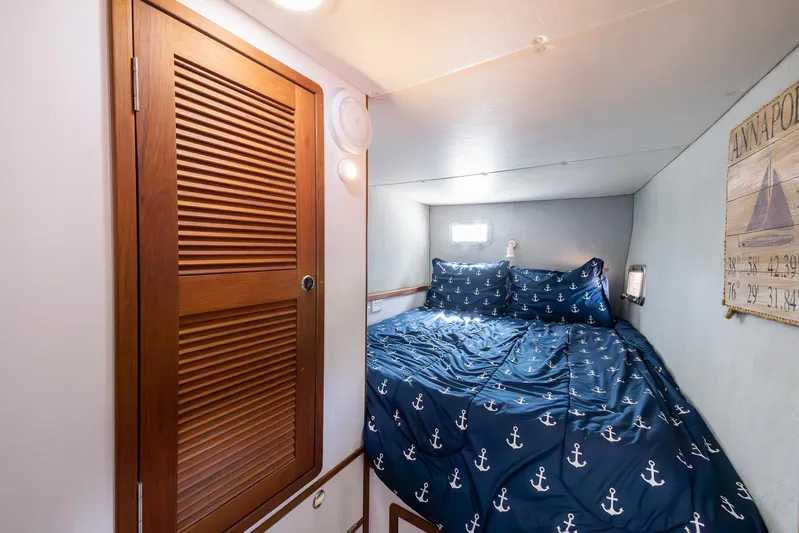 Shamrock Yacht Photos Pics Cozy bedroom in 2002 Endeavour 44 Sail Catamaran with nautical-themed bedding.