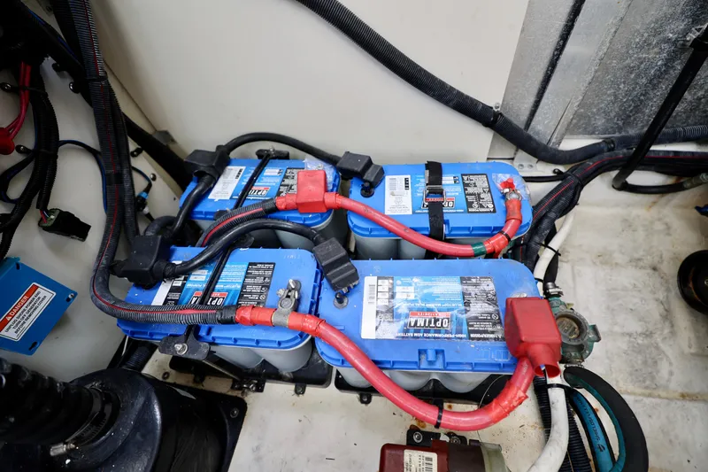 Antani Yacht Photos Pics 330-SEA-RAY-SUNDANCER-2014-YACHTSBLUE