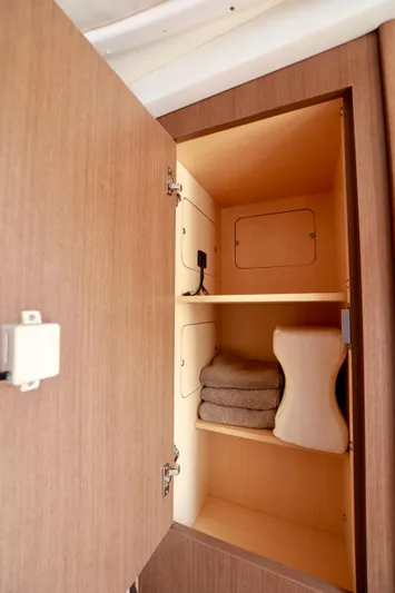 Antani Yacht Photos Pics 330-SEA-RAY-SUNDANCER-2014-YACHTSBLUE