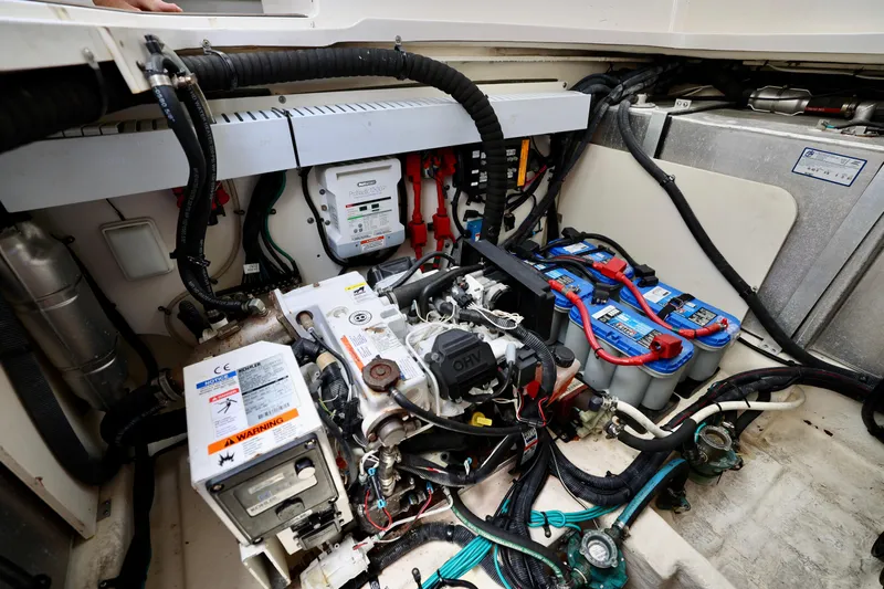 Antani Yacht Photos Pics 330-SEA-RAY-SUNDANCER-2014-YACHTSBLUE