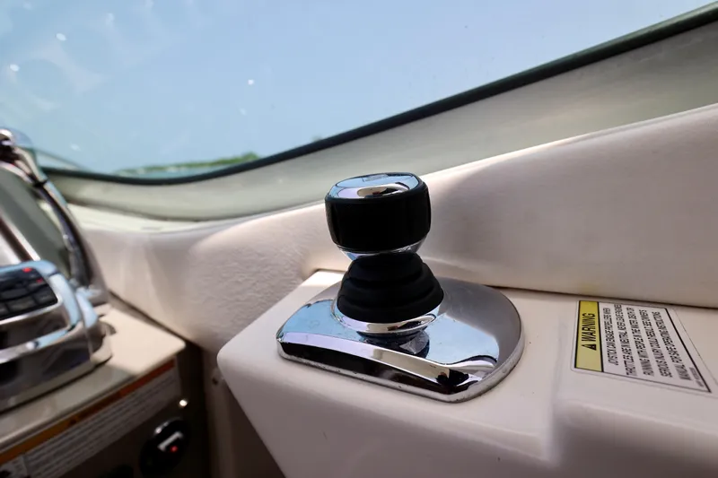 Antani Yacht Photos Pics 330-SEA-RAY-SUNDANCER-2014-YACHTSBLUE