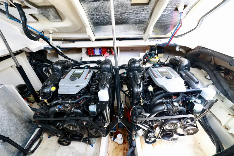 Antani Yacht Photos Pics 330-SEA-RAY-SUNDANCER-2014-YACHTSBLUE