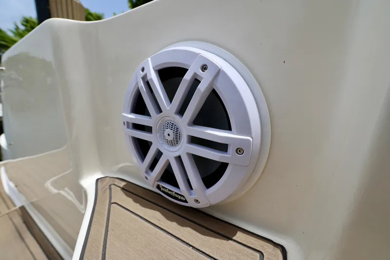 Antani Yacht Photos Pics 330-SEA-RAY-SUNDANCER-2014-YACHTSBLUE