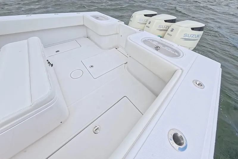  Yacht Photos Pics 2019 SeaHunter 33 Tournament boat with triple Suzuki engines on the water.