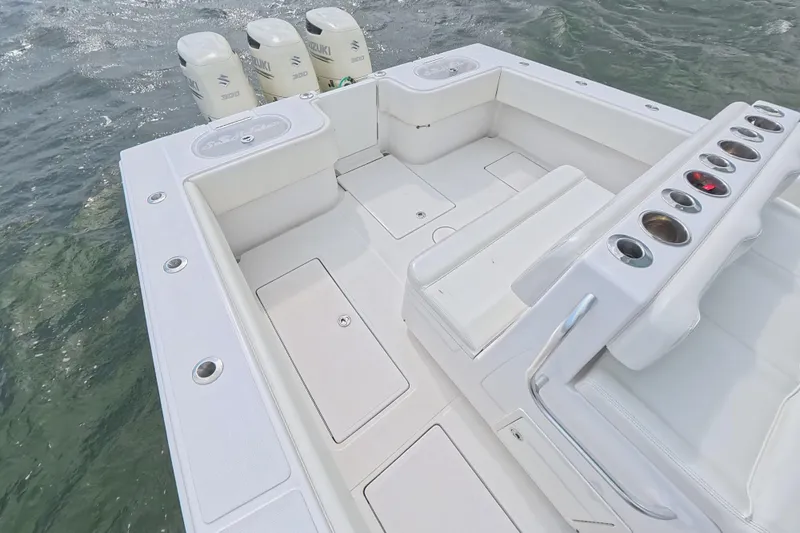  Yacht Photos Pics 2019 SeaHunter 33 Tournament boat with spacious deck and triple Suzuki outboard engines.