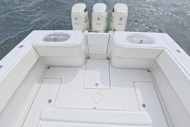  Yacht Photos Pics 2019 SeaHunter 33 Tournament boat deck with triple Suzuki outboard engines.