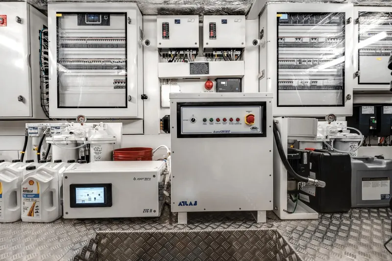 Trigger Happy Yacht Photos Pics 