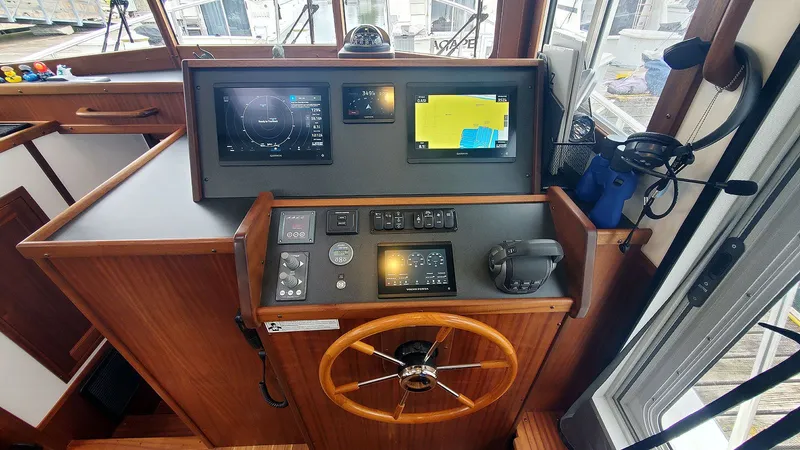 Back Forty Yacht Photos Pics Pilothouse Helm