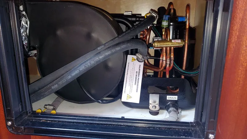 Back Forty Yacht Photos Pics Reverse Cycle Climate Control