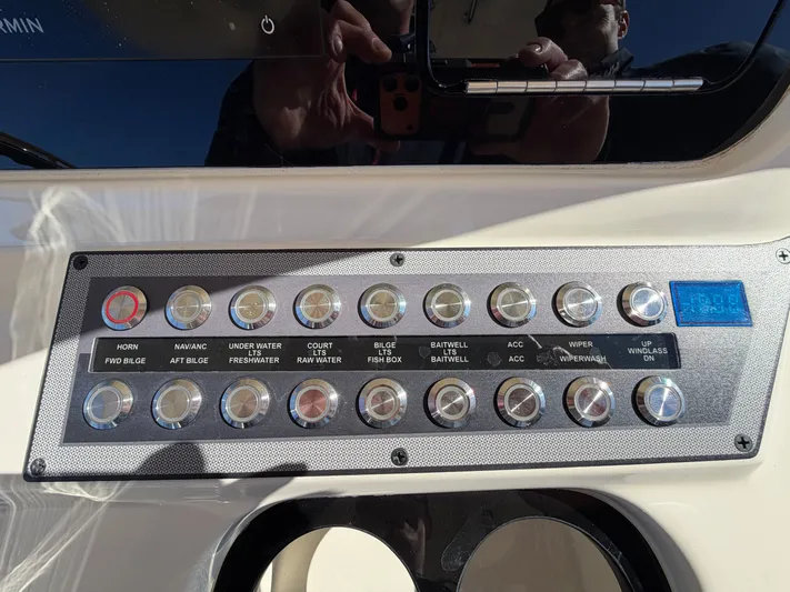  Yacht Photos Pics Control panel of Scout 277 LXF boat, year 2026.