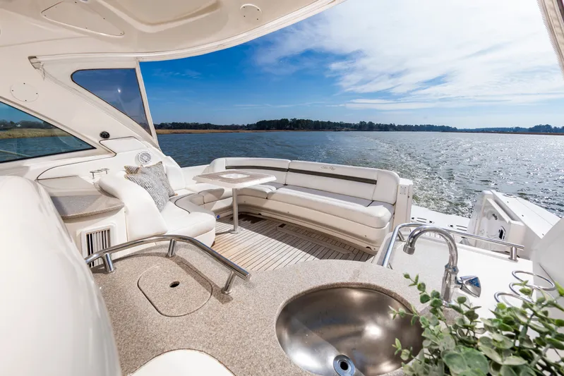 With E's Yacht Photos Pics Luxurious interior of 2007 Sea Ray 48 Sundancer yacht.