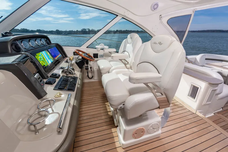 With E's Yacht Photos Pics 2007 Sea Ray 48 Sundancer helm with luxurious seating.