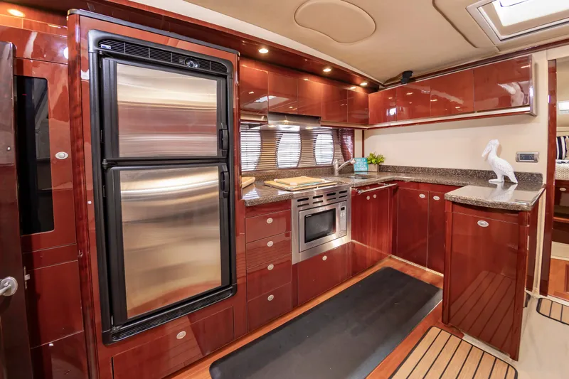 With E's Yacht Photos Pics Luxurious kitchen in 2007 Sea Ray 48 Sundancer yacht.