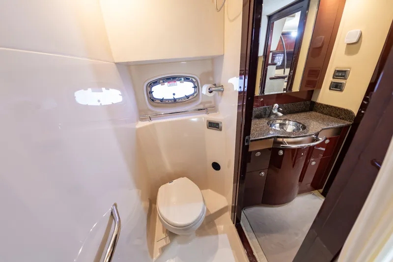 With E's Yacht Photos Pics Luxurious bathroom on a 2007 Sea Ray 48 Sundancer yacht.