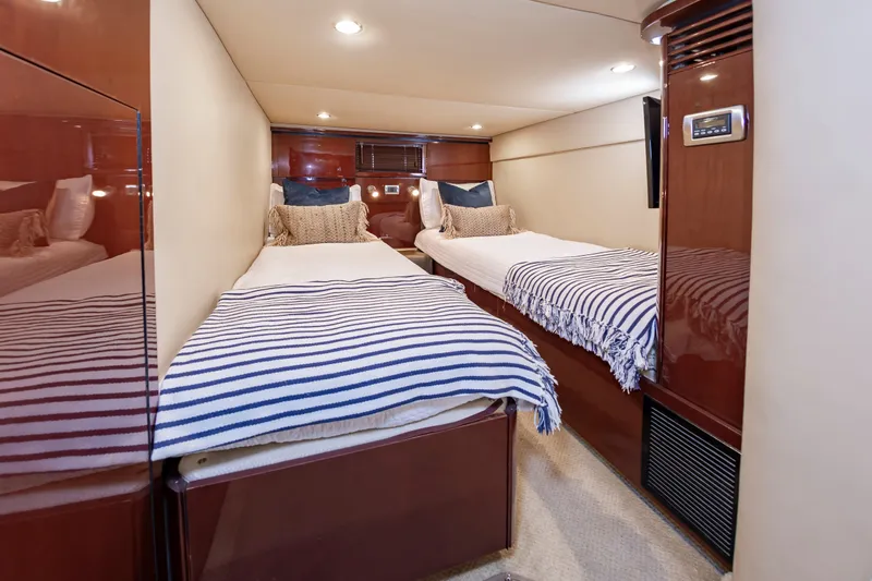 With E's Yacht Photos Pics Interior of 2007 Sea Ray 48 Sundancer with twin beds.