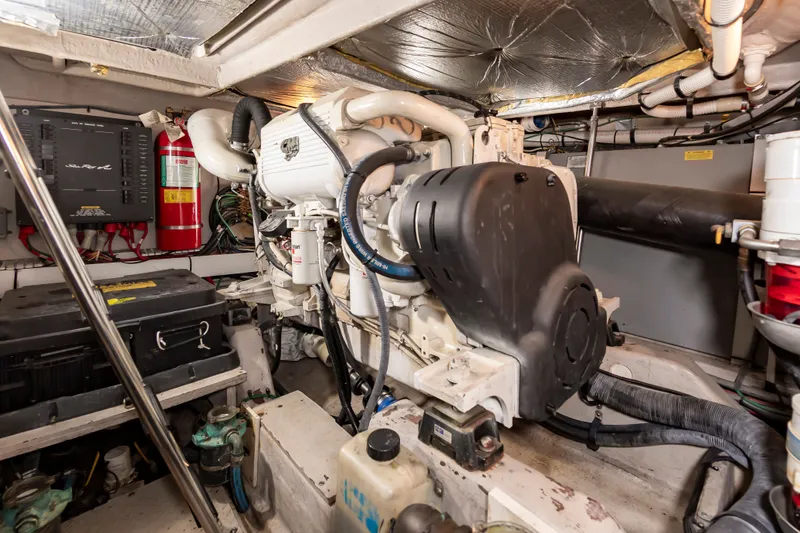 With E's Yacht Photos Pics Engine room of 2007 Sea Ray 48 Sundancer with machinery and equipment.