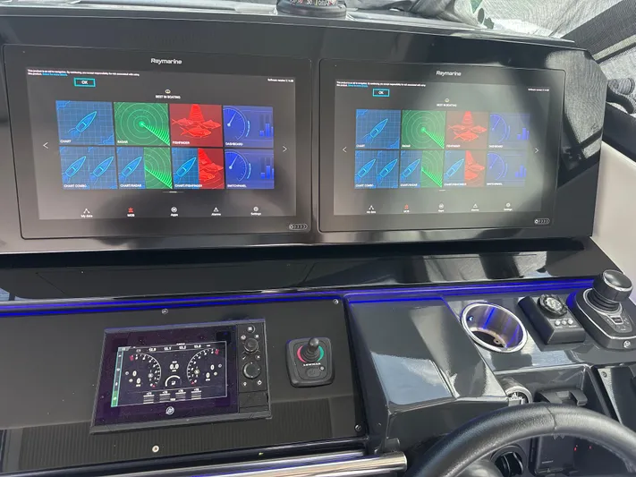  Yacht Photos Pics Control panel of a 2021 Formula 400 Super Sport Crossover with dual Raymarine displays.