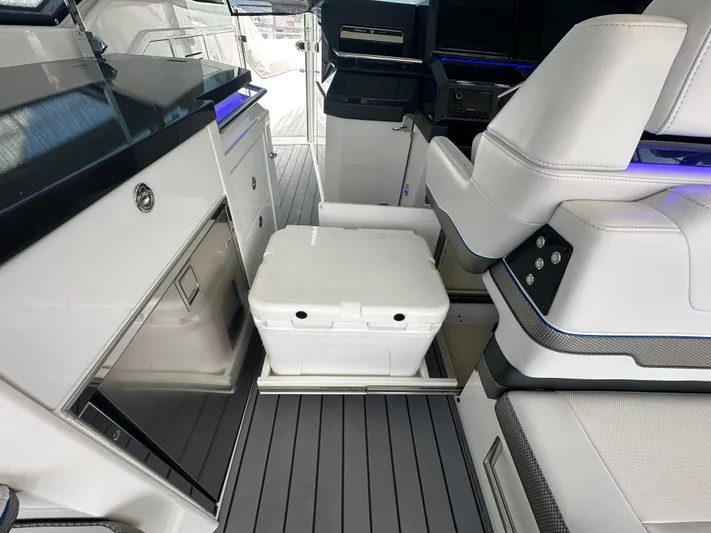  Yacht Photos Pics Interior of 2021 Formula 400 Super Sport Crossover with seating and storage.