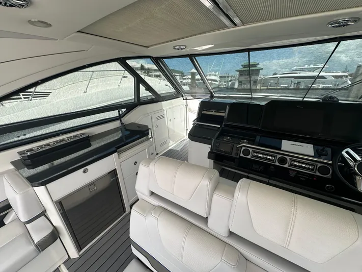  Yacht Photos Pics Luxurious interior of a 2021 Formula 400 Super Sport Crossover yacht, featuring sleek design and modern amenities.