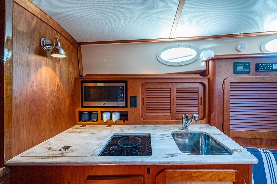 2019 Hinckley Picnic Boat 37 MKIII