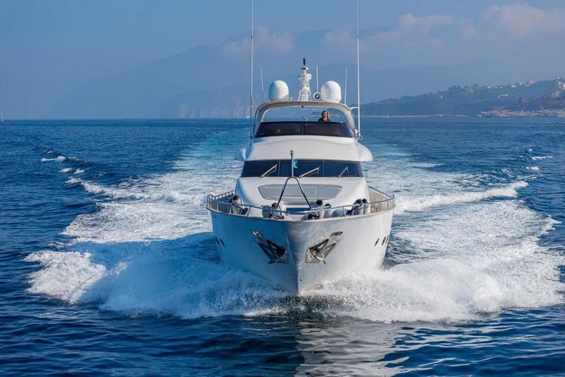 Gemini 3 Yacht Photos Pics 