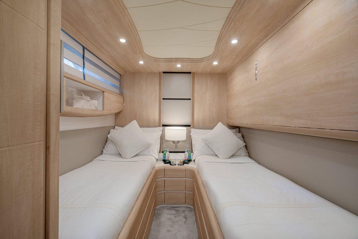 2002 Maiora 83 