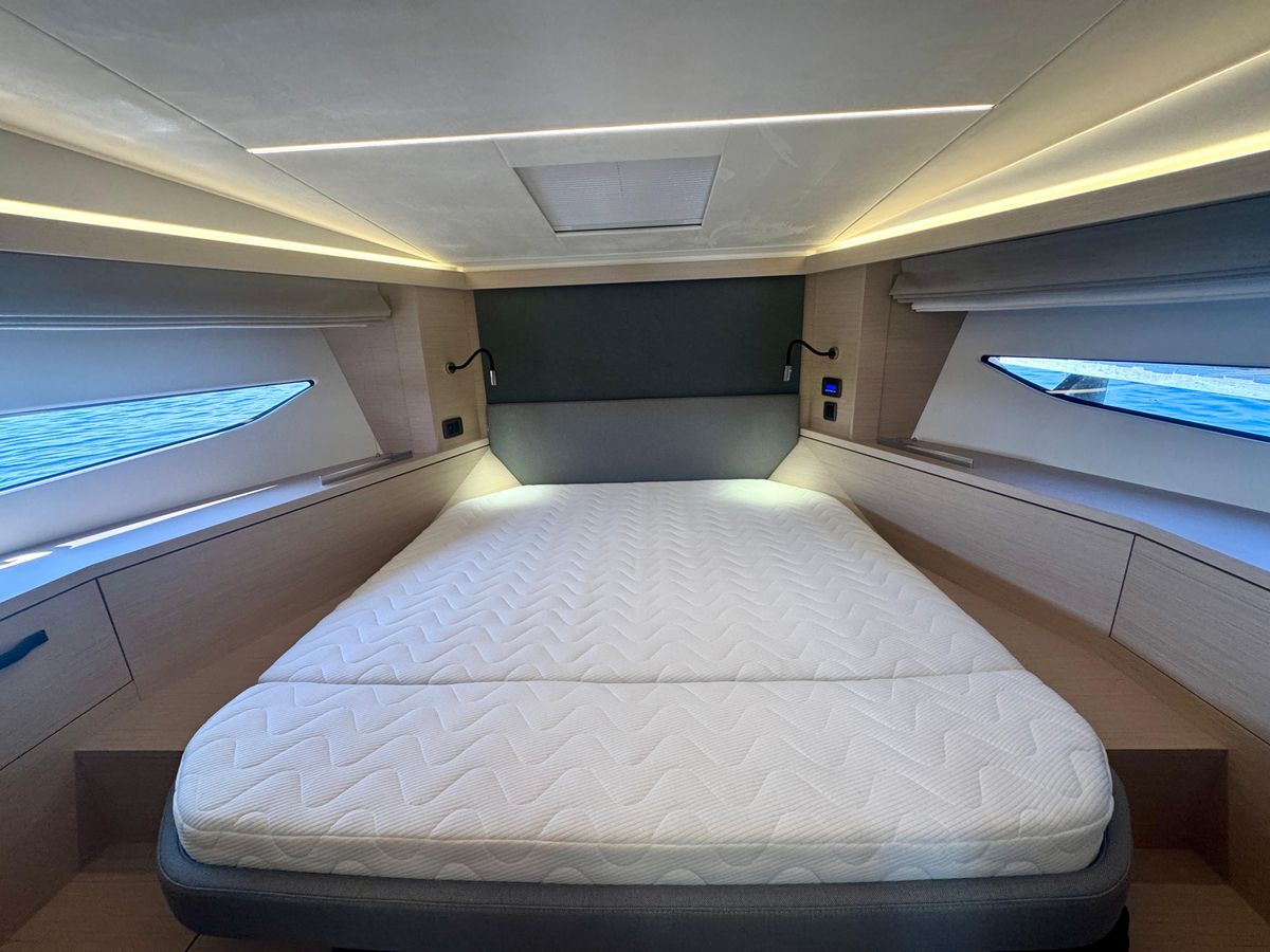 2024 Prestige 42 