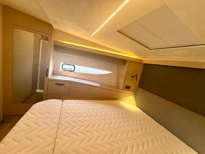 Mighty Mic Yacht Photos Pics VIP StateRoom - Port Side - Blinds Up