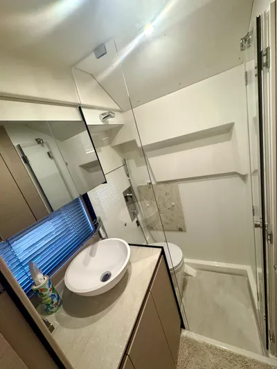 Mighty Mic Yacht Photos Pics VIP Head / Shower