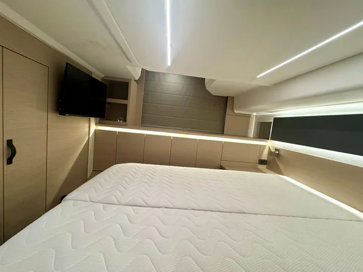 Mighty Mic Yacht Photos Pics Master StateRoom - Strb. Side - Blinds Down