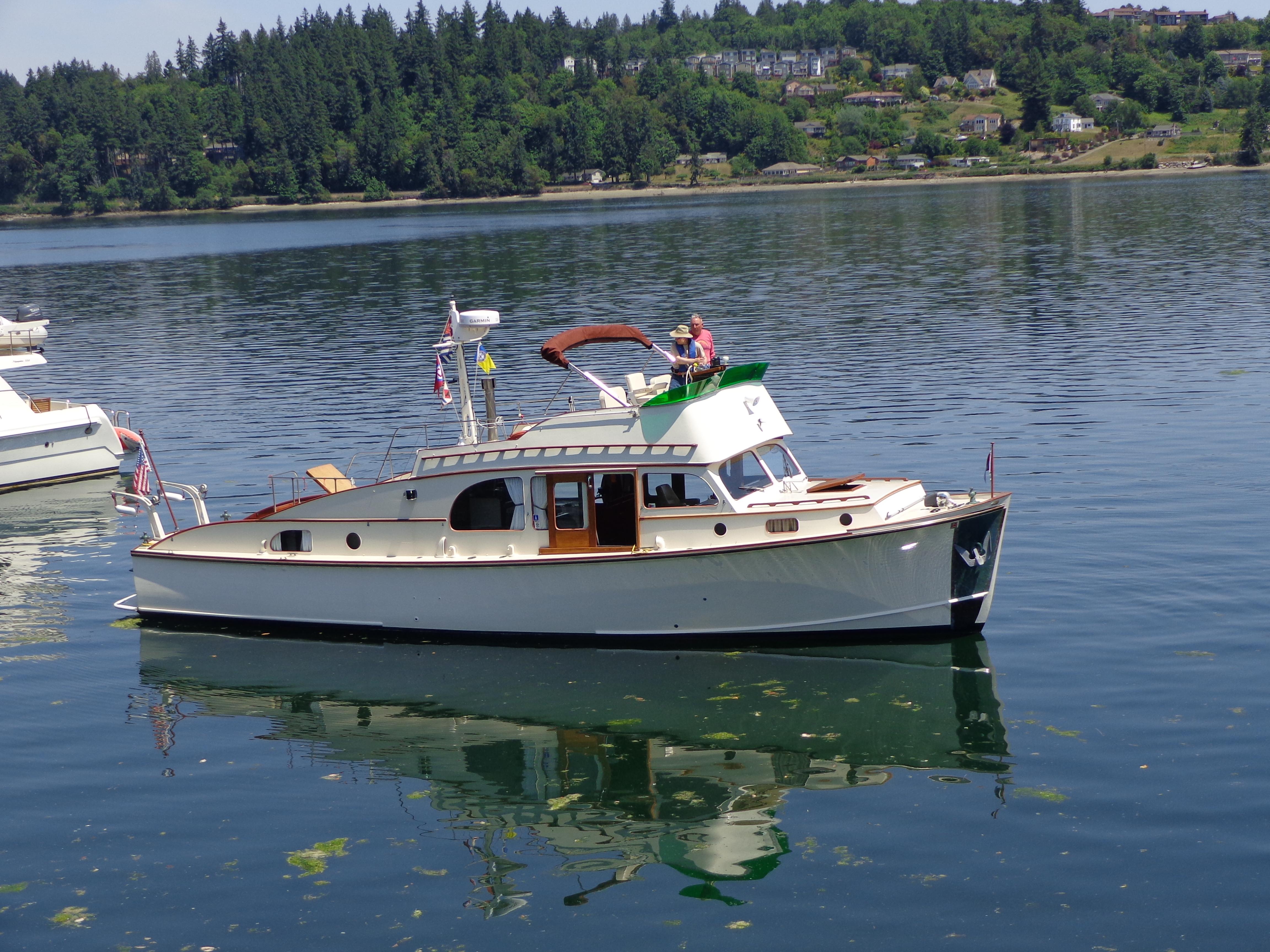 Monk Flybridge Sedan