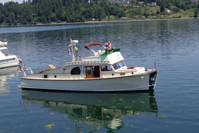 Monk Flybridge Sedan