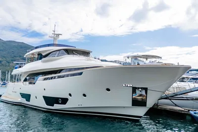 Custom Line Navetta 28