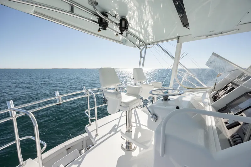  Yacht Photos Pics Hatteras 50 Convertible 2000 yacht helm with ocean view and seating.