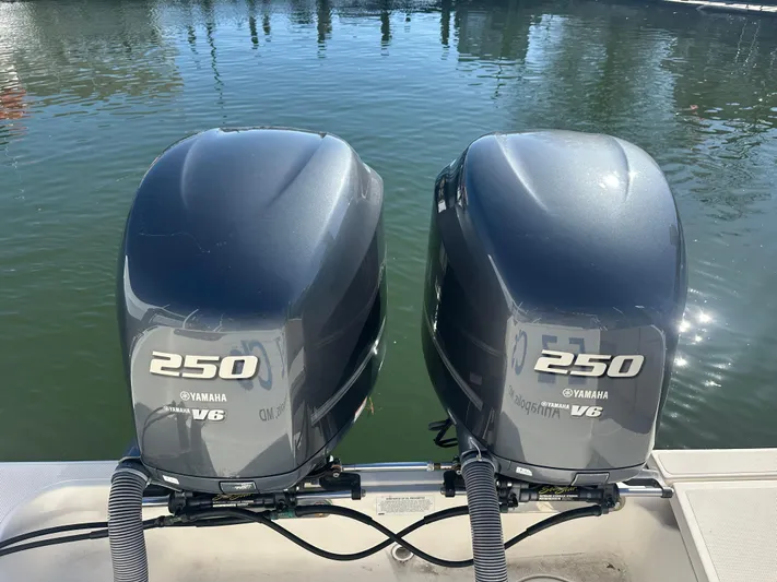 Ez C's Yacht Photos Pics 