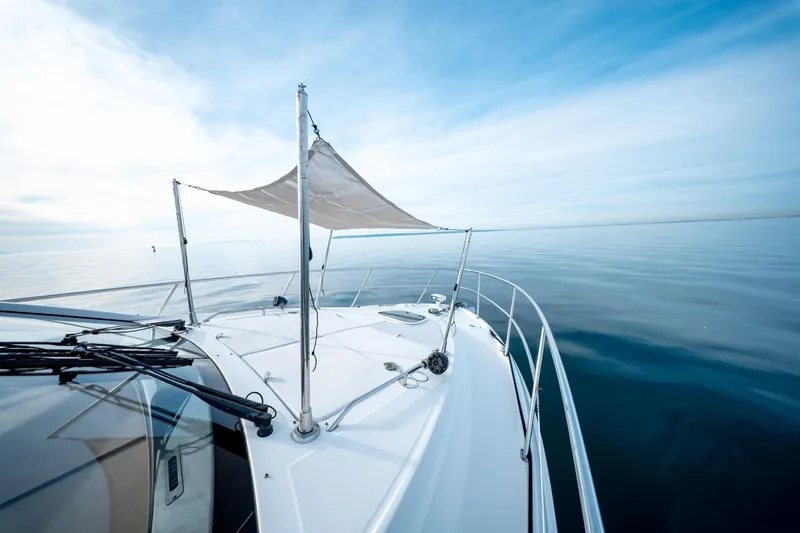  Yacht Photos Pics 2016 Sea Ray Sundancer 400 yacht on calm ocean under clear blue sky.