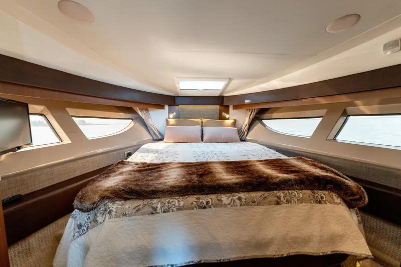  Yacht Photos Pics Luxurious 2016 Sea Ray Sundancer 400 yacht bedroom with elegant bedding and panoramic windows.