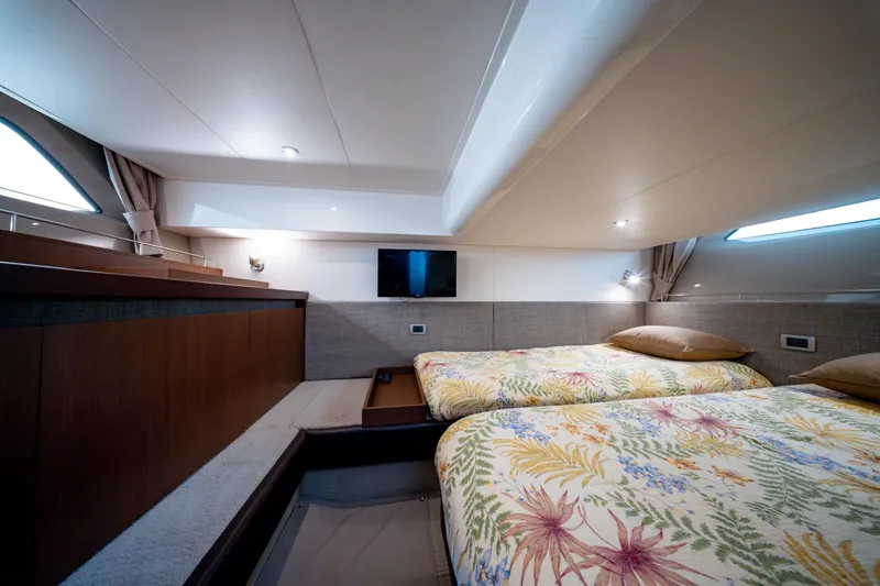  Yacht Photos Pics Luxurious 2016 Sea Ray Sundancer 400 cabin with twin beds and modern decor.