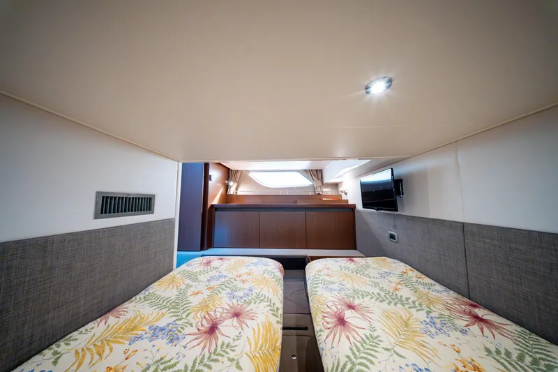  Yacht Photos Pics 2016 Sea Ray Sundancer 400 cabin interior with twin beds and floral bedding.