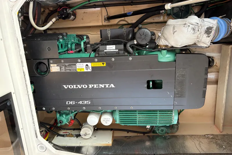 Miller Time Yacht Photos Pics 2018 Cutwater C-30 CB engine compartment with Volvo Penta D6-435 engine.