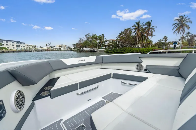 Froo Yacht Photos Pics 