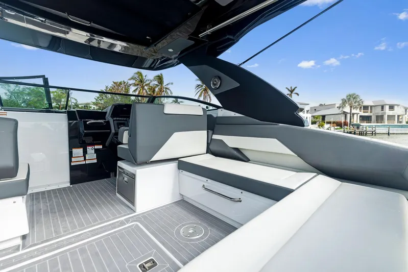 Froo Yacht Photos Pics 