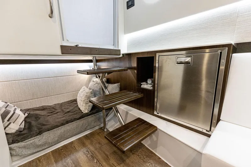 Froo Yacht Photos Pics 