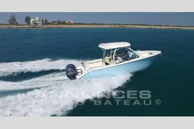 2018 Cobia 280 Dual Console