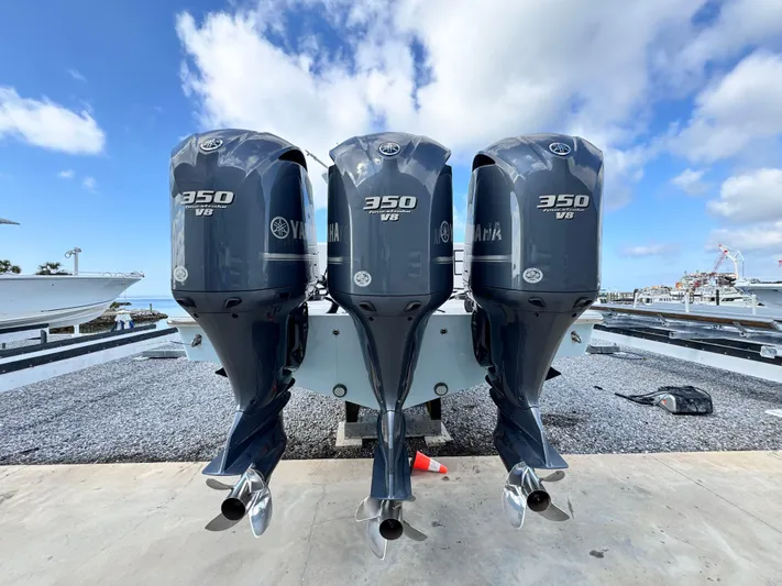  Yacht Photos Pics Triple Yamaha 350 V8 engines on a 2016 Invincible 39' Open Fisherman boat.