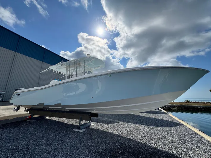  Yacht Photos Pics 2016 Invincible 39' Open Fisherman boat on display under a bright sky.