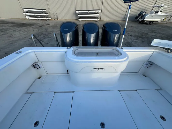  Yacht Photos Pics 2016 Invincible 39' Open Fisherman boat with triple engines and spacious deck.