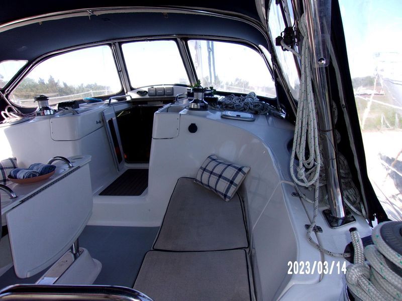 2007 Hunter 49