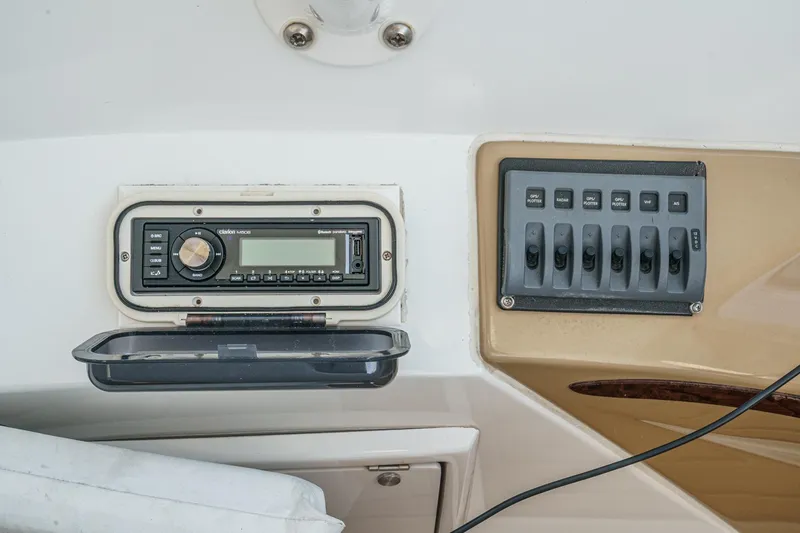  Yacht Photos Pics Control panel and stereo system on 2003 Carver 570 Voyager Pilothouse yacht.